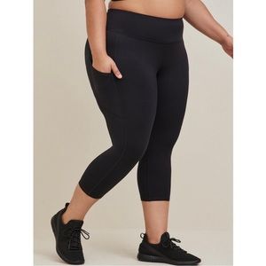 Torrid Active High Rise Crop Leggings with Pockets, size 2X